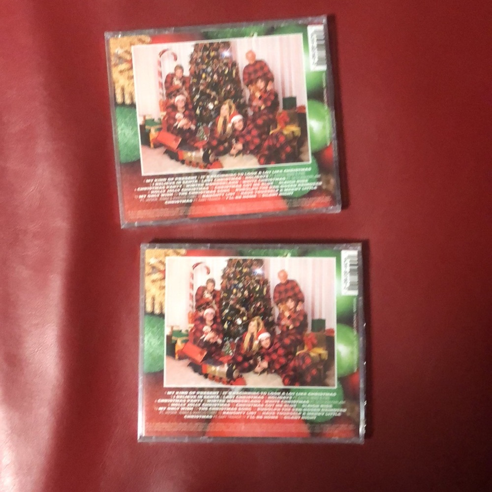 A Very Teainor Christmas-CD-2 by Meghan Trainor . New in packing - Picture 2 of 7